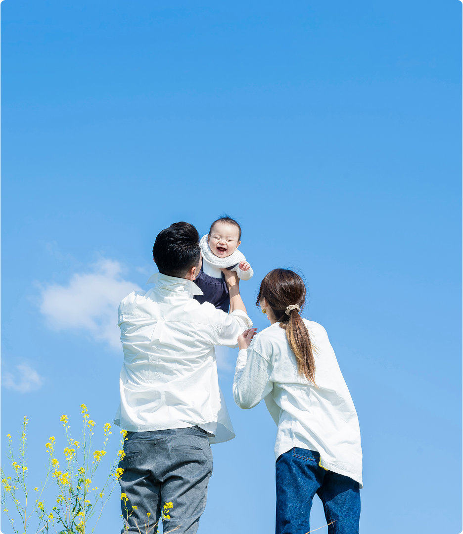 parents-holding-their-baby-high-blue-sky 1